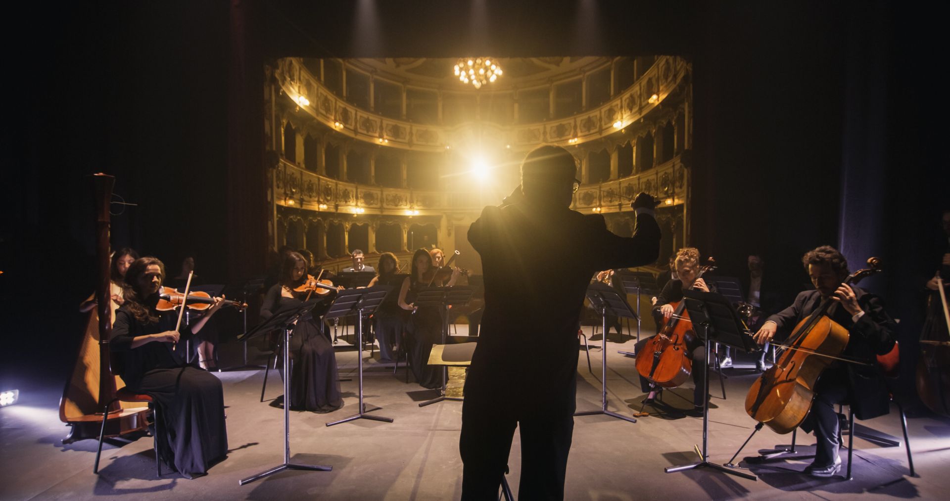 conductor symphony concert hall